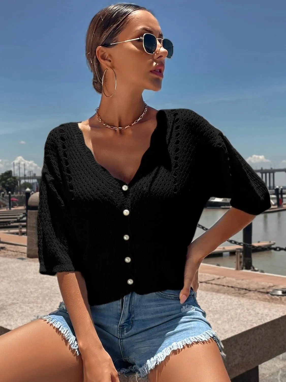 Verdusa Women's Crop Tops Crochet Old Money Button Down Scallop Trim Knit Lightweight Crop Cardigan